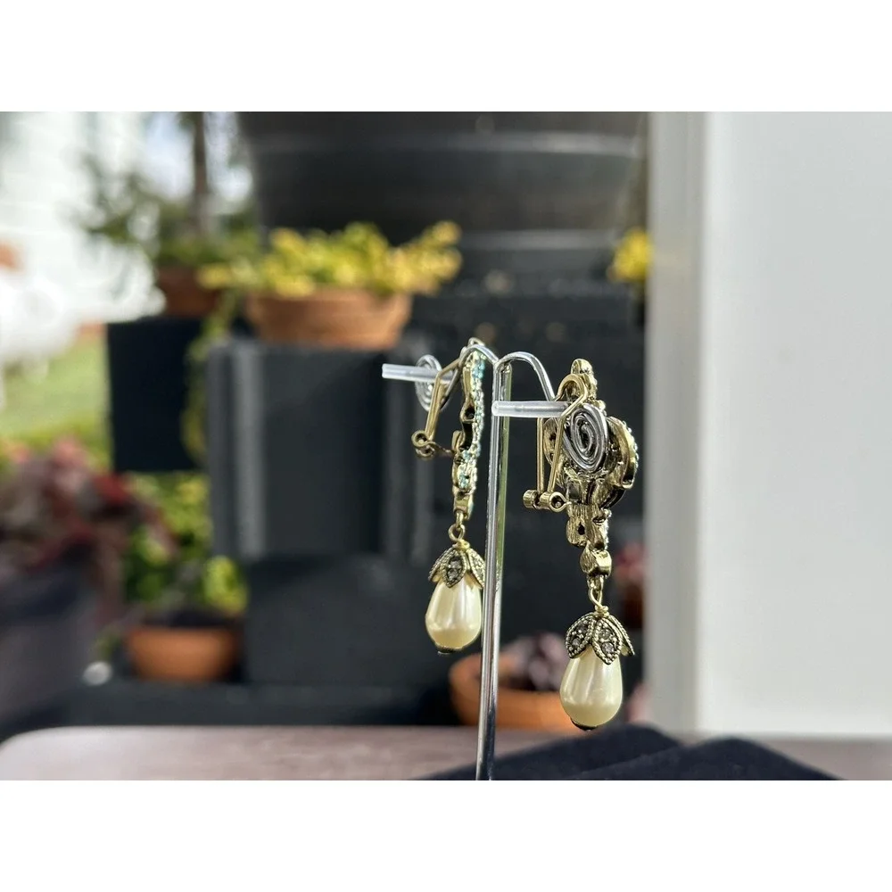 NEW Heidi‎ Daus fleur de lis Earrings